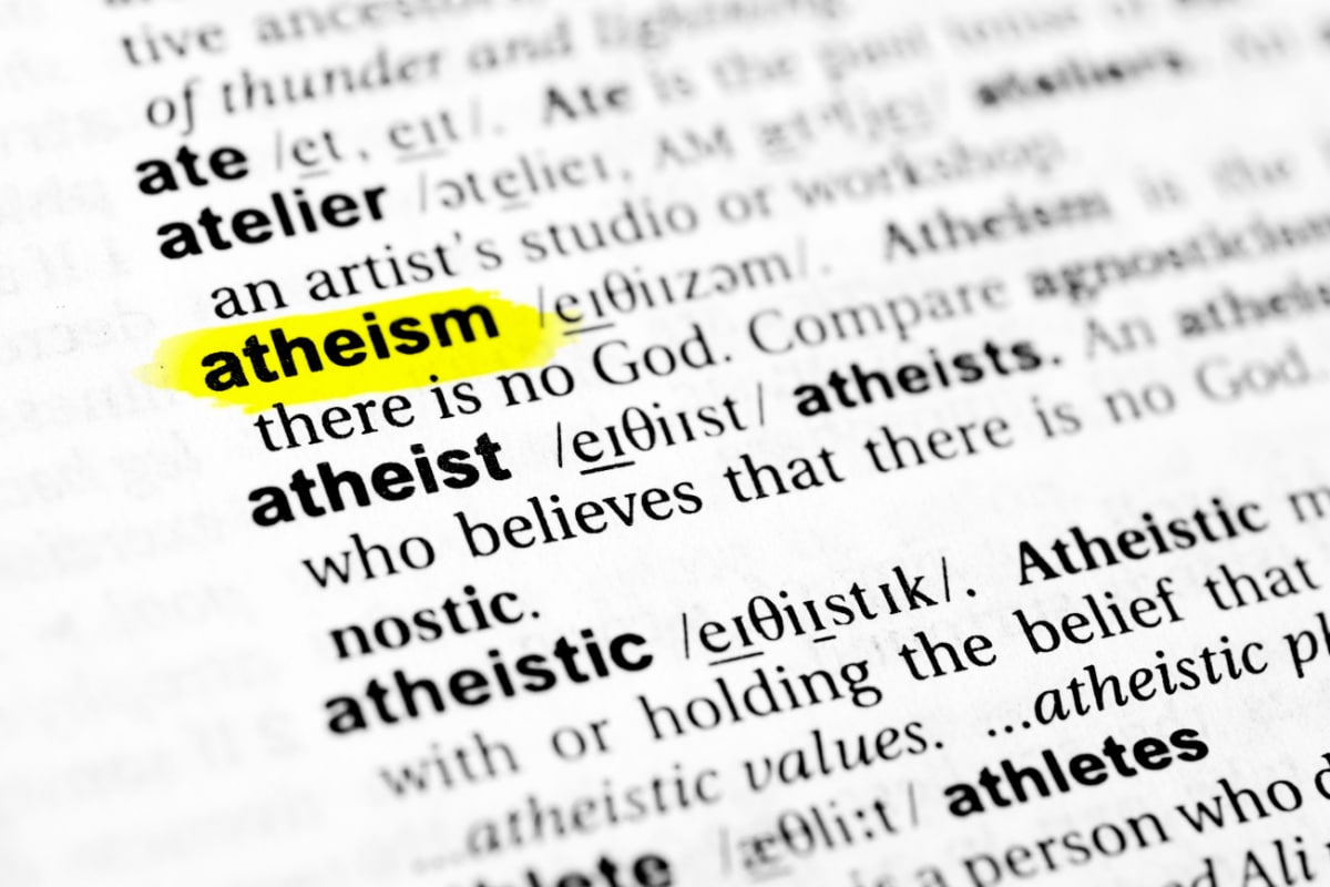 Highlighted English word "atheism" and its definition in the dictionary.