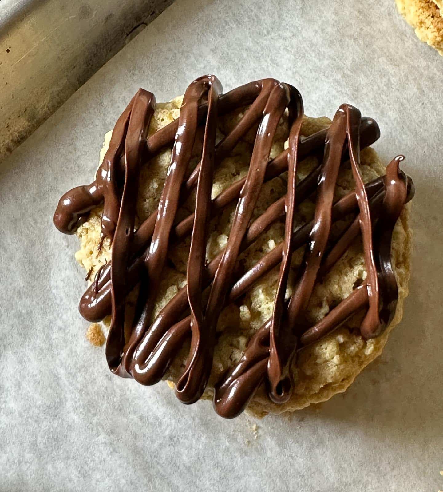 Low FODMAP Girl Scout Do-Si-Do Copycat cookie with chocolate close up.