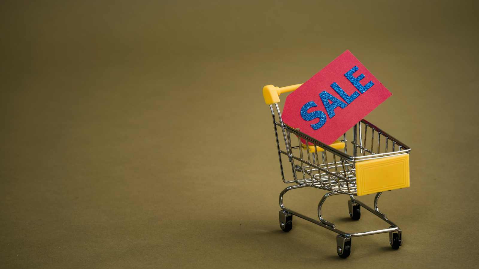12 Things You Should Never Do When Thrifting — Experts Reveal What Most People Get Wrong