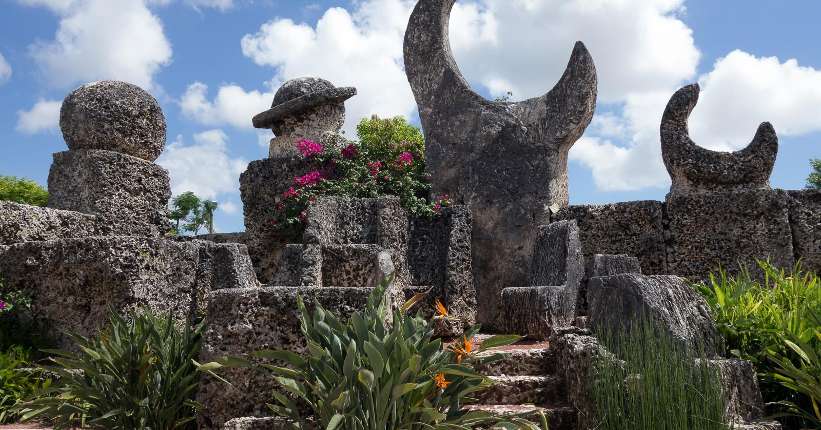 coral castle. v0v via 123rf