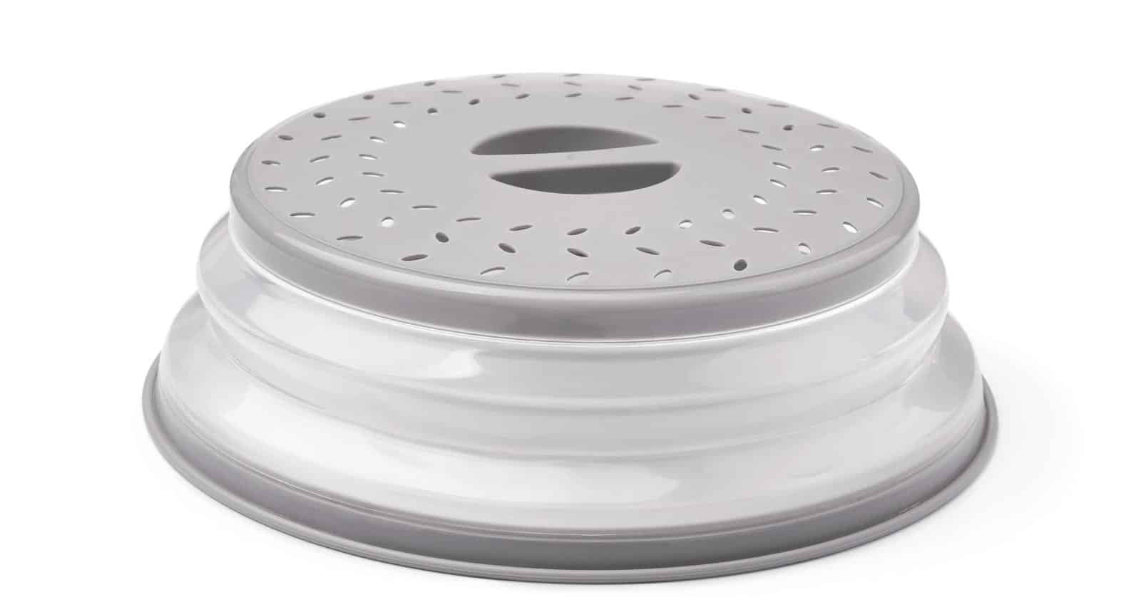 microwave splatter cover. coprid via 123rf