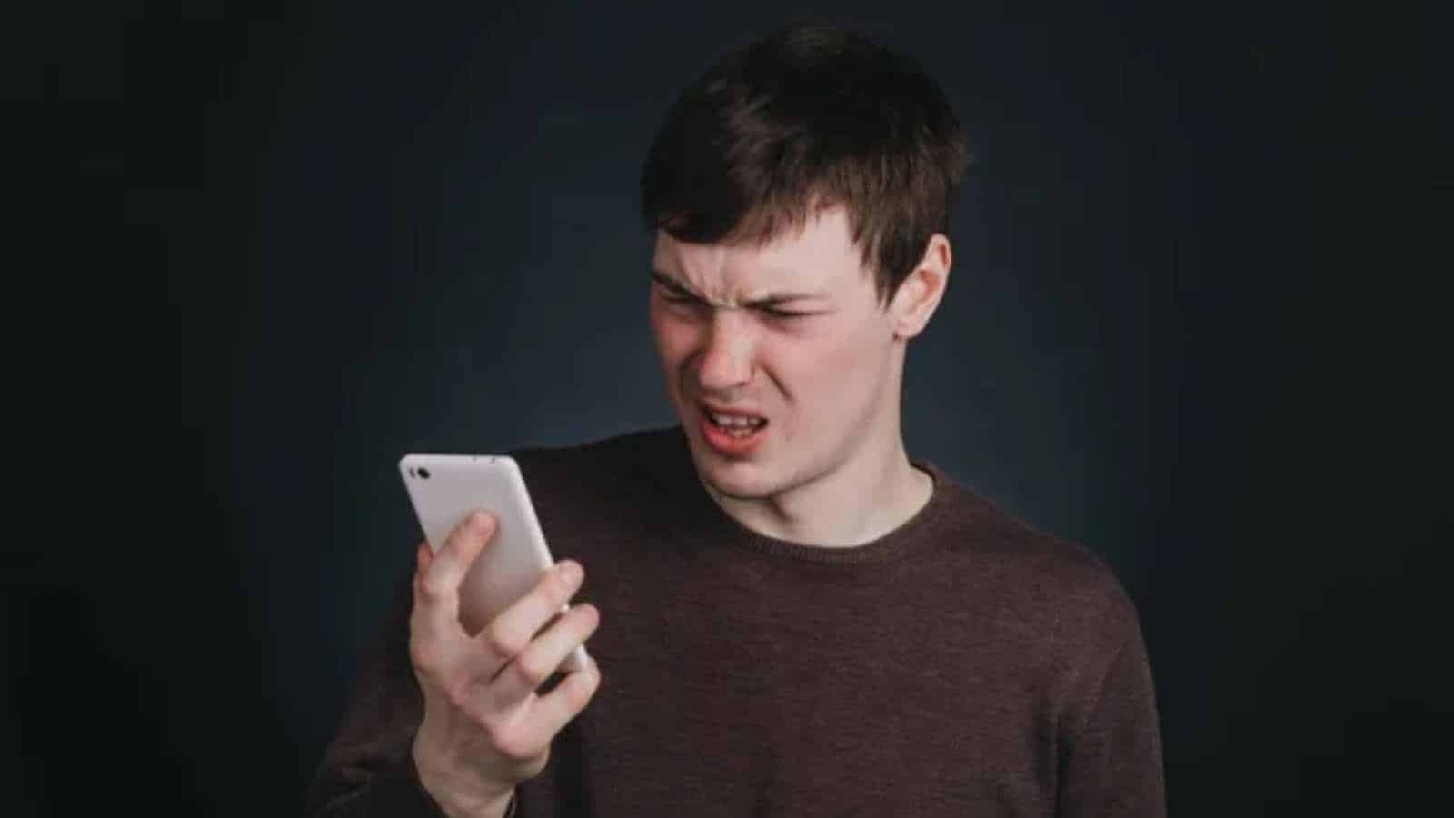 15 online dating turn-offs for men