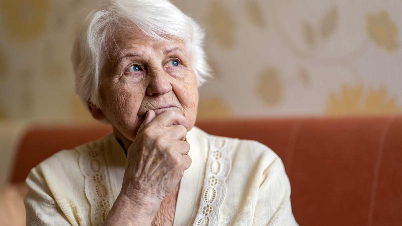 15 anti-aging skincare errors dermatologists recommend avoiding