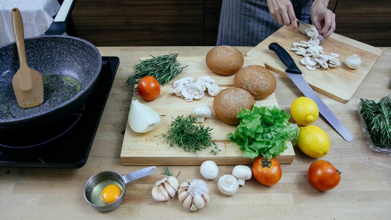 Deodorizing your hands after cooking
