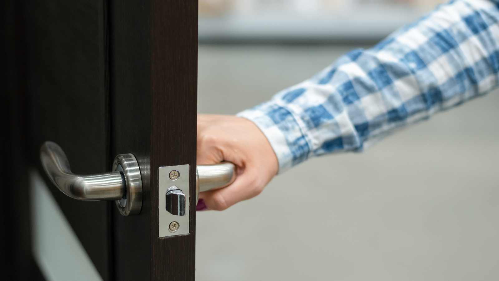 11 Old-Fashioned Manners That Reflect a Well-Raised Upbringing