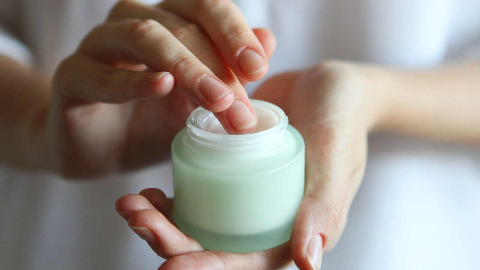 15 anti-aging skincare errors dermatologists recommend avoiding