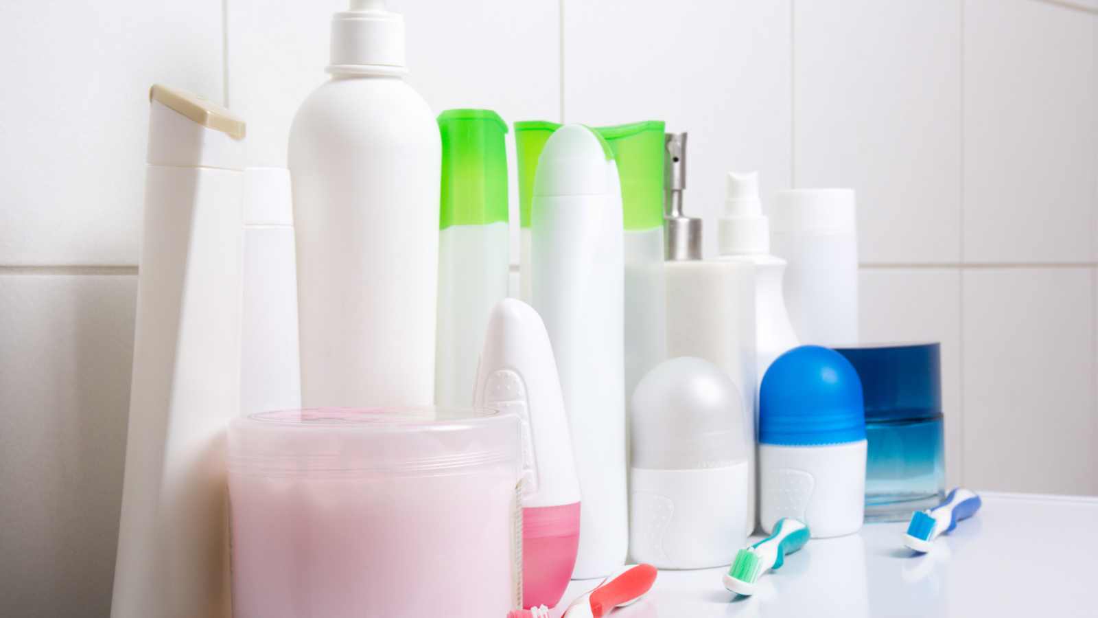 15 anti-aging skincare errors dermatologists recommend avoiding