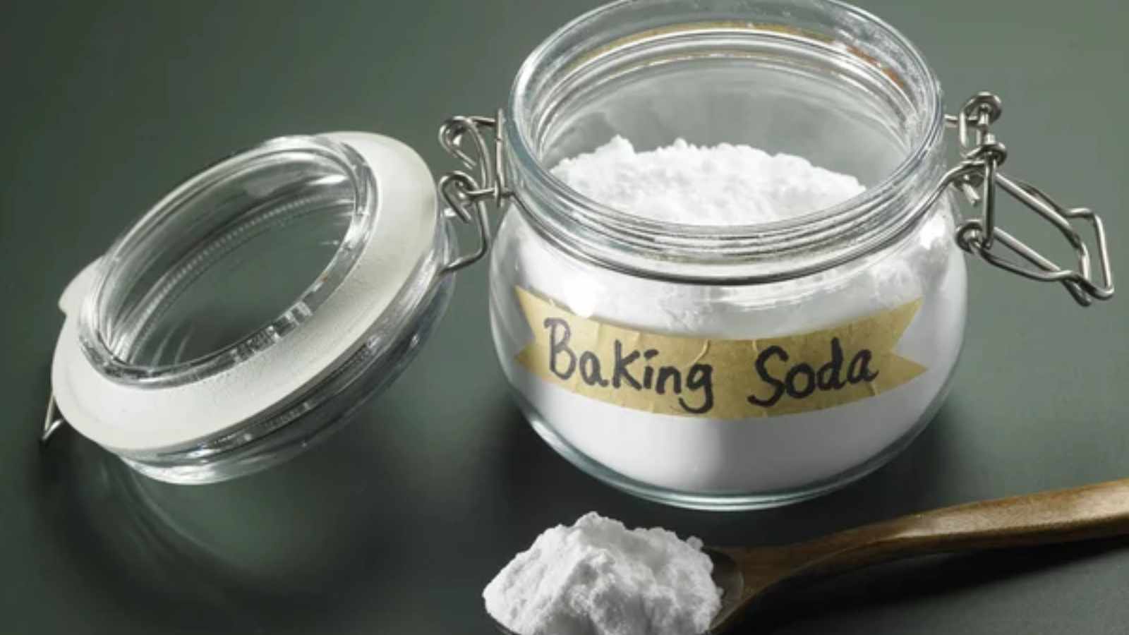 Adding baking soda to green vegetables