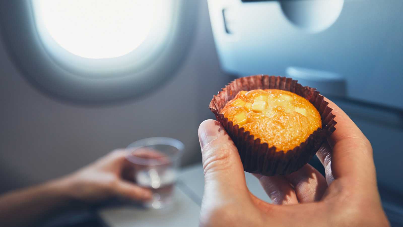 things flight attendants avoid to order on planes and why you shouldn’t either
