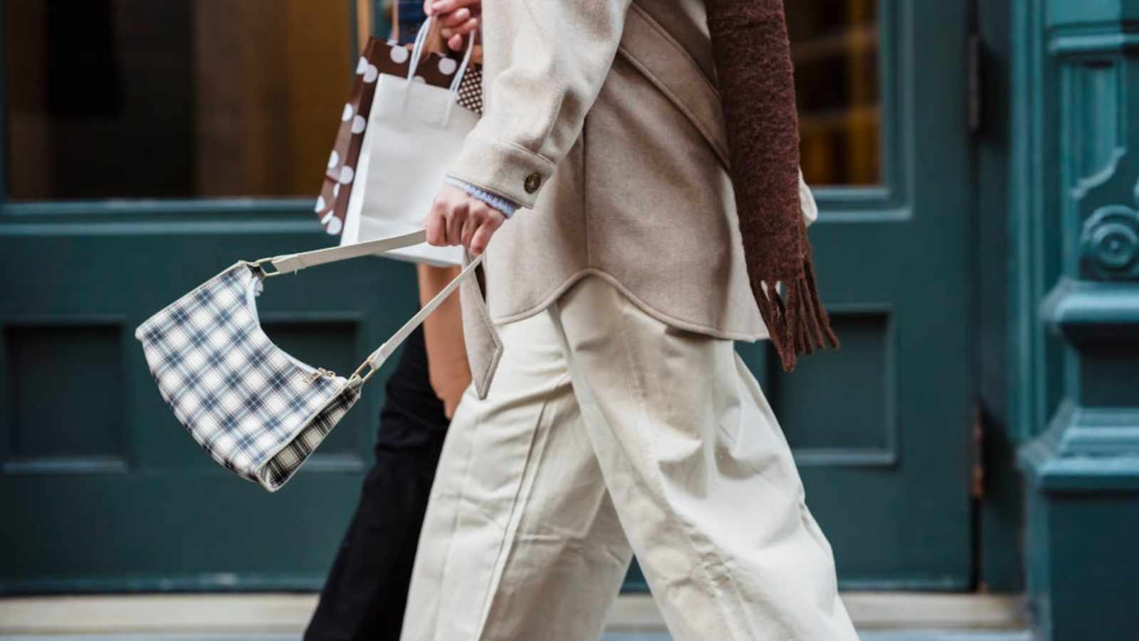 Avoid swinging your bag while walking