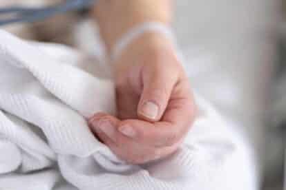 Hair and nails don’t keep growing after death
