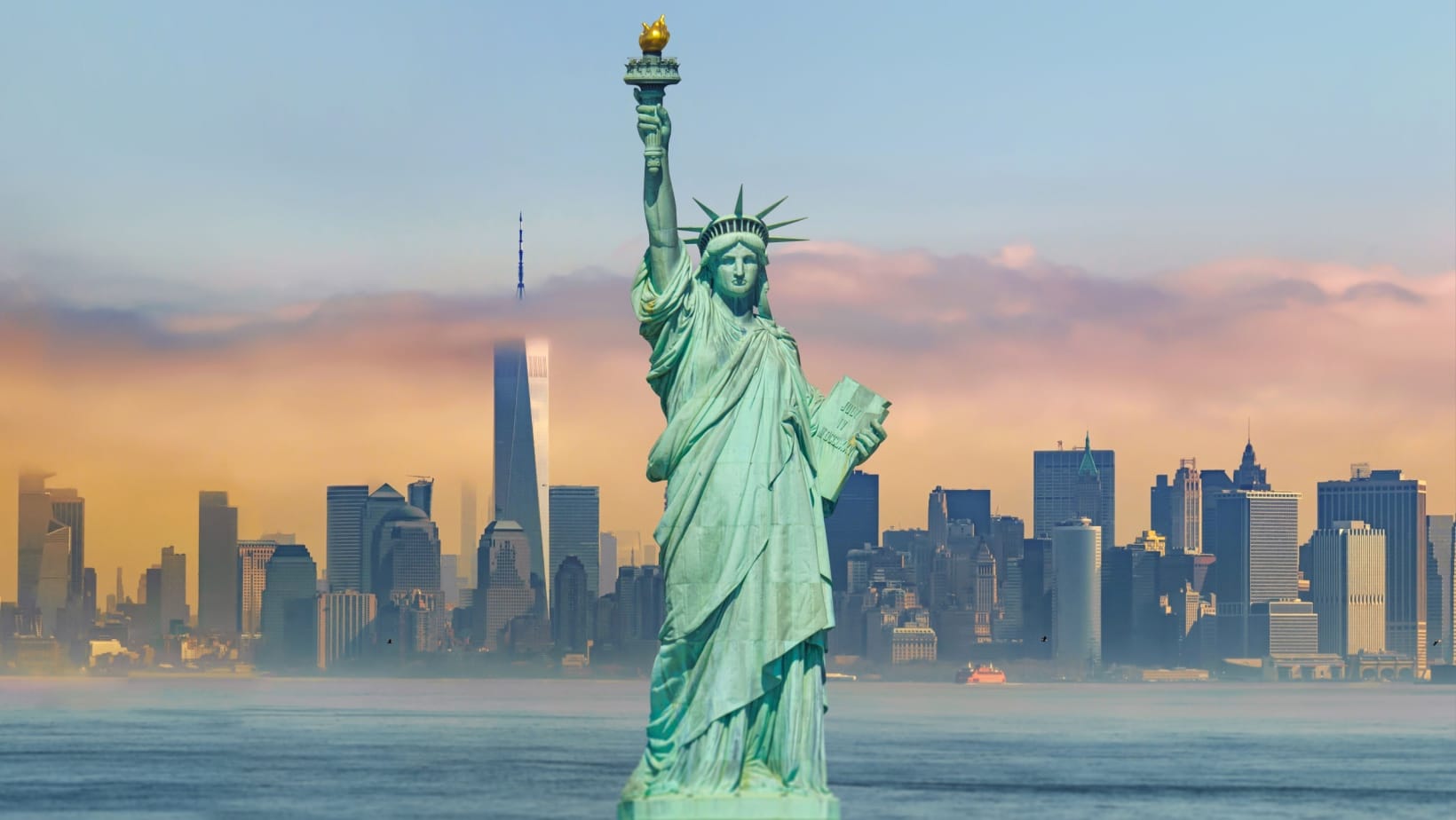 Hudson river. Statue of Liberty.