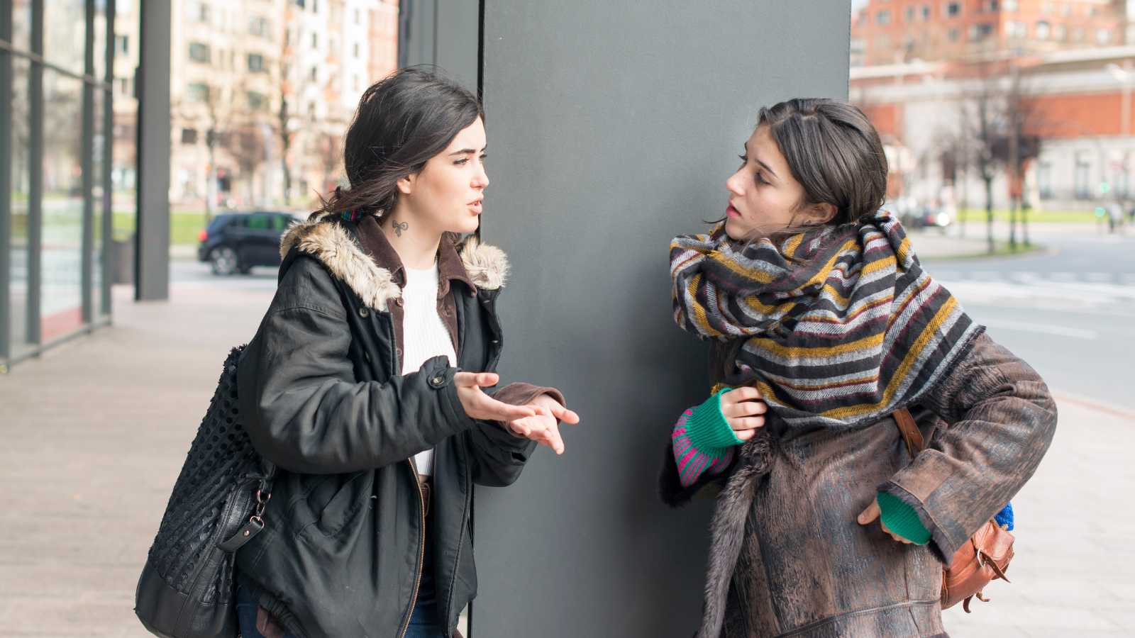 12 phrases fake people rely on, backed by psychology