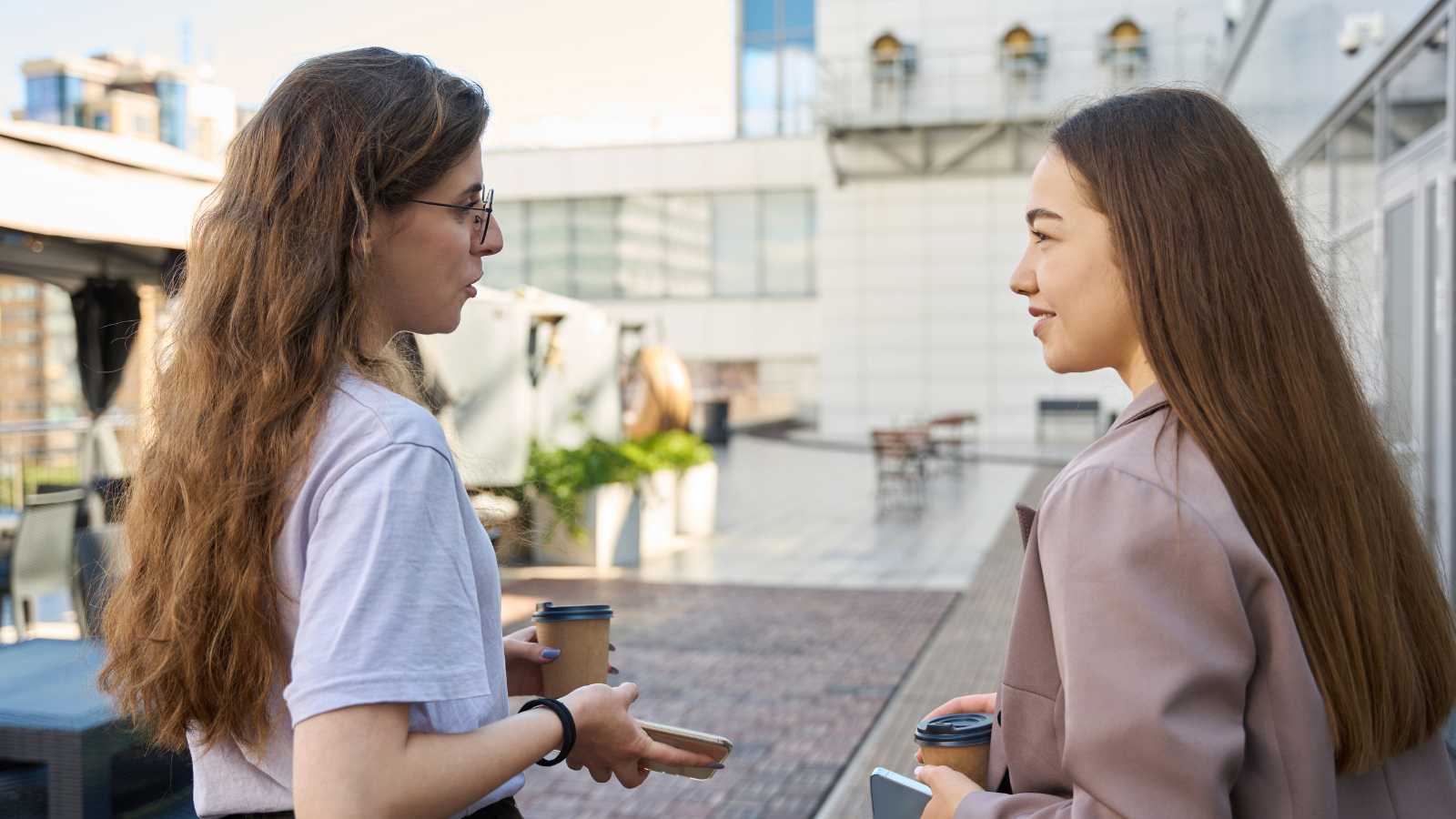 12 phrases fake people rely on, backed by psychology