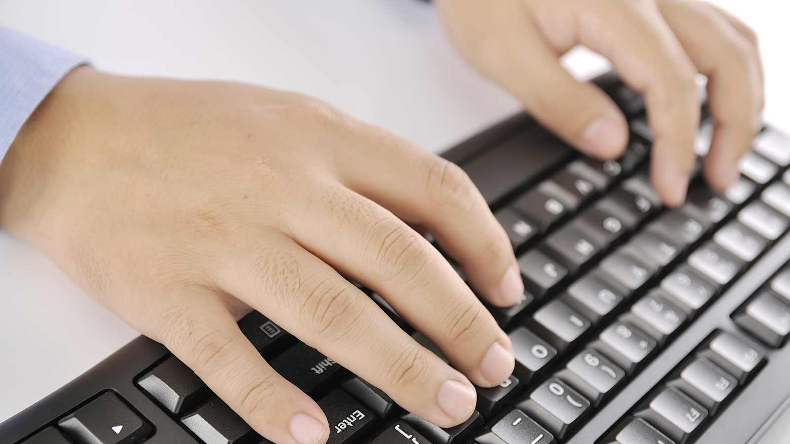 17 Lesser-Known Facts That Make Left-Handed People Stand Out