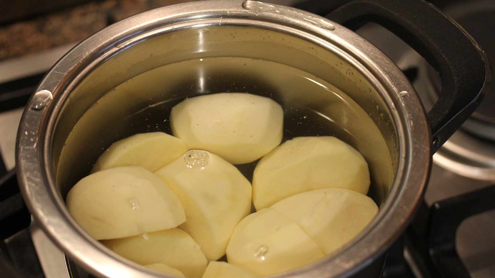 Soaking potatoes to “remove starch” before frying