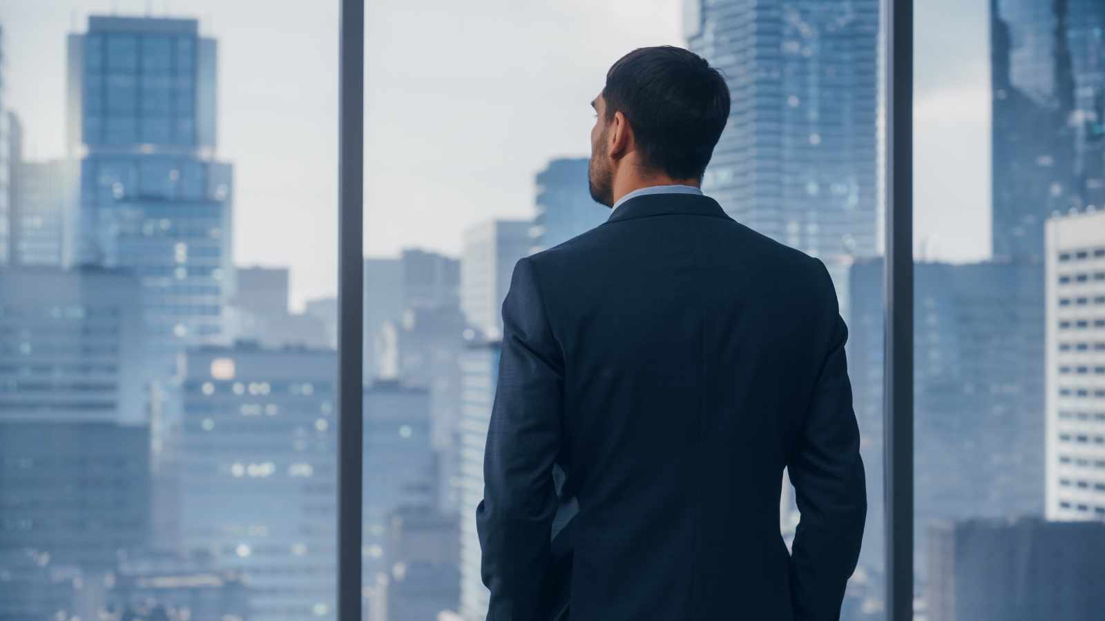 After Decades in One Job, Finding a New One Is Harder Than Ever