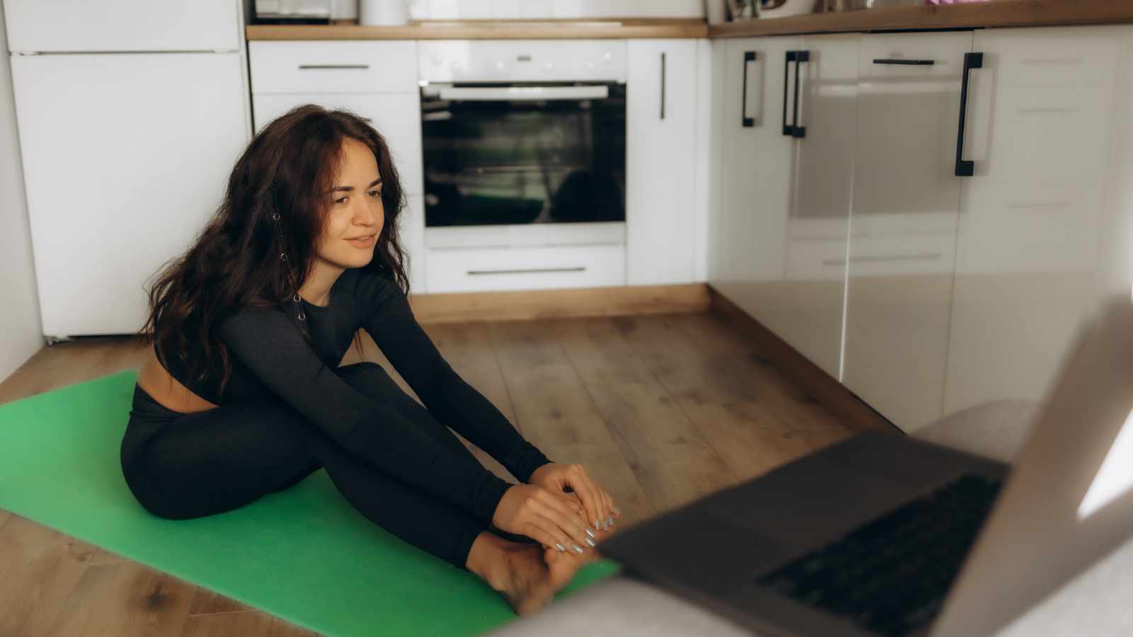  habits that make daily workouts easy to stick with