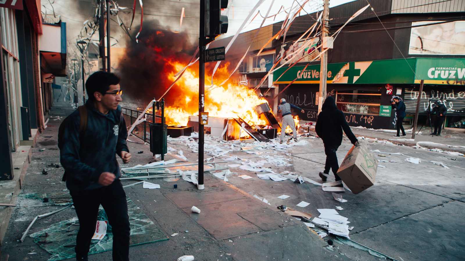 17 Lesser-Known Facts That Make Left-Handed People Stand Out