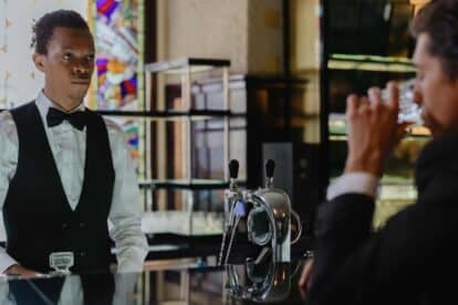 10 Warning Signs Fine Dining Servers Spot as Soon as You Walk In