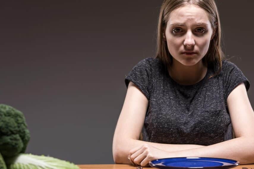 woman looking at late. B bialasiewicz via 123rf.