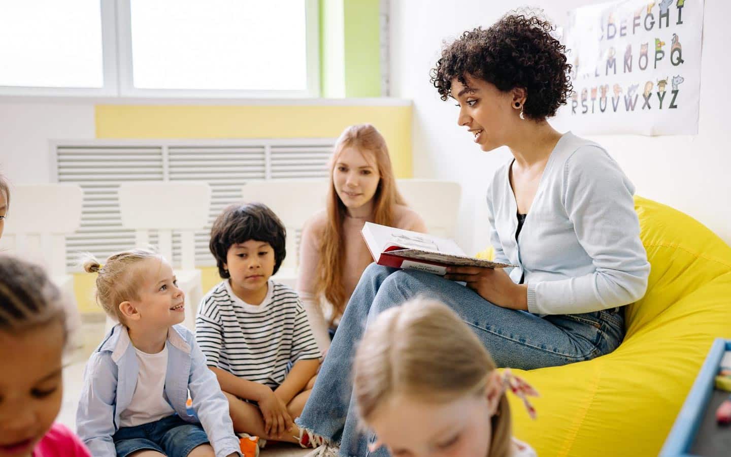 Teacher reading to class. Image Yan Krukau from Pexels via Canva.