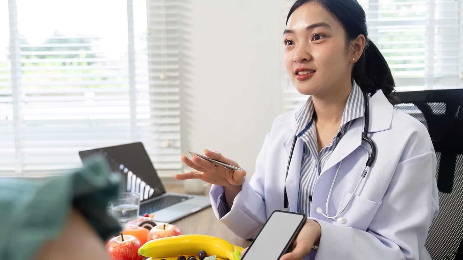 Dietitian 2. nateemee via 123rf