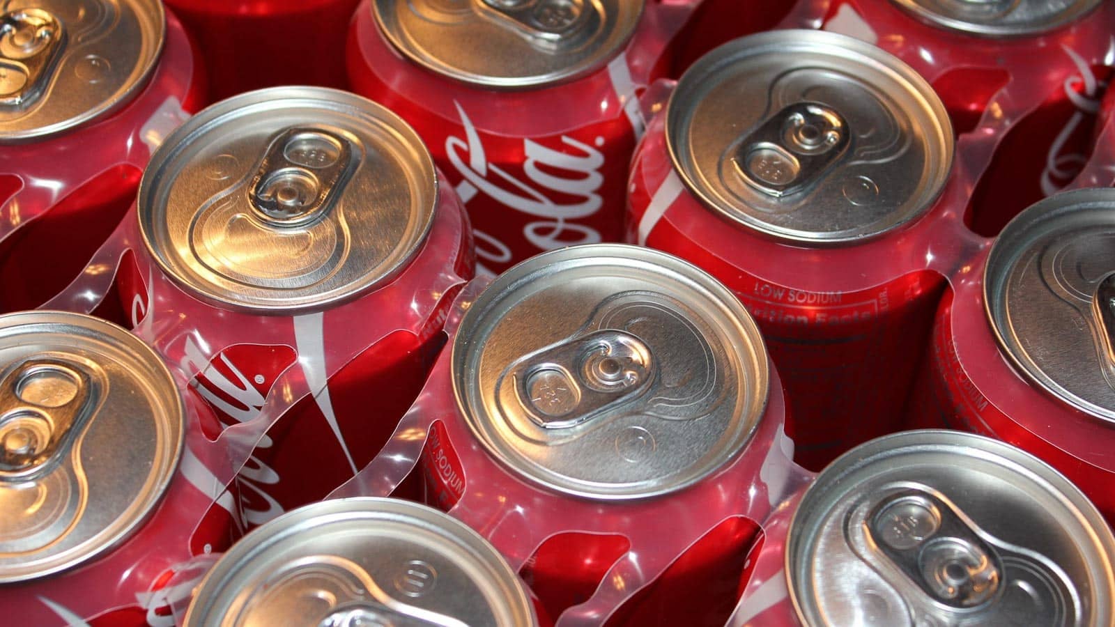 coke a cola. rebeccaannegrant via 123rf
