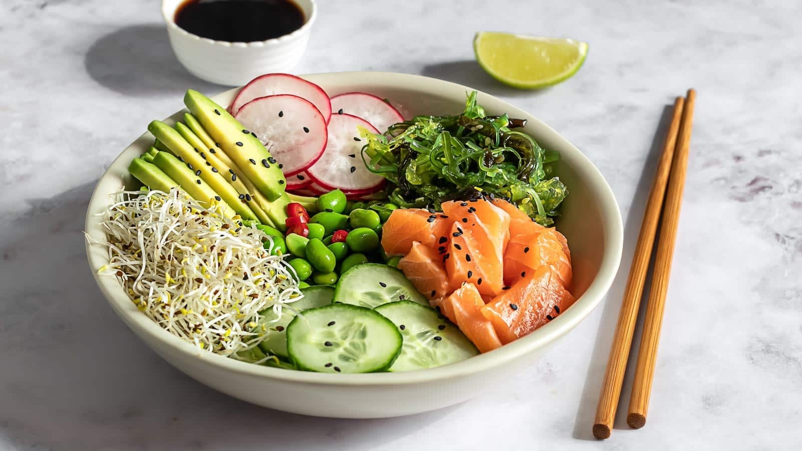 keto salmon poke bowl. janevershinin via 123rf