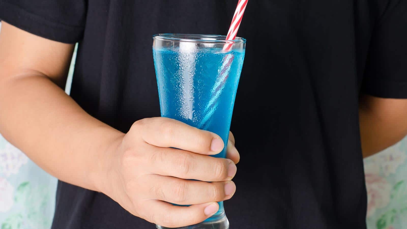 sugary blue drink. nungning20 via 123rf