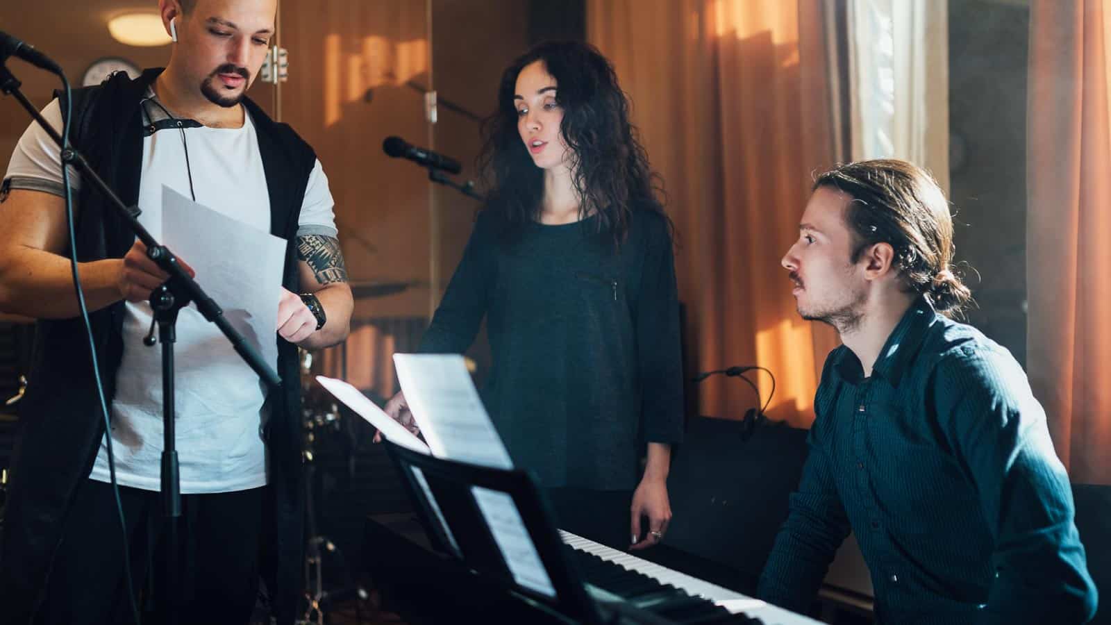 vocal lessons. artranq via 123rf