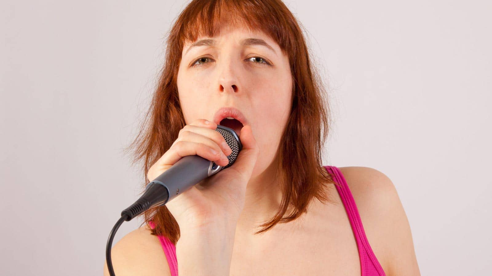 woman singing. elbepictures via 123rf