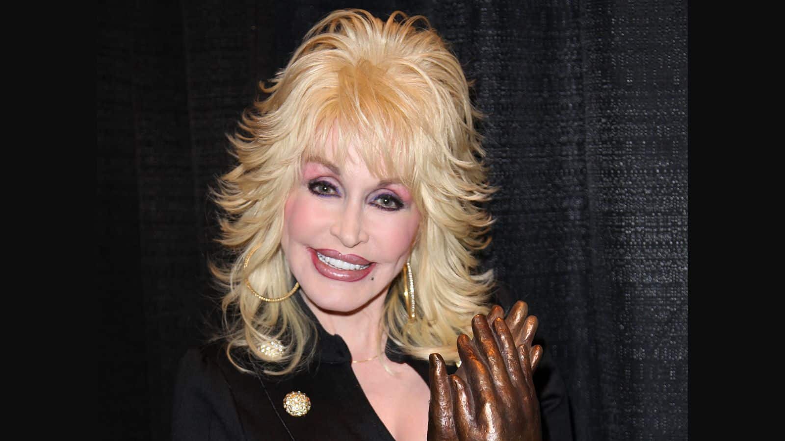 Dolly Parton accepting Liseberg Applause Award