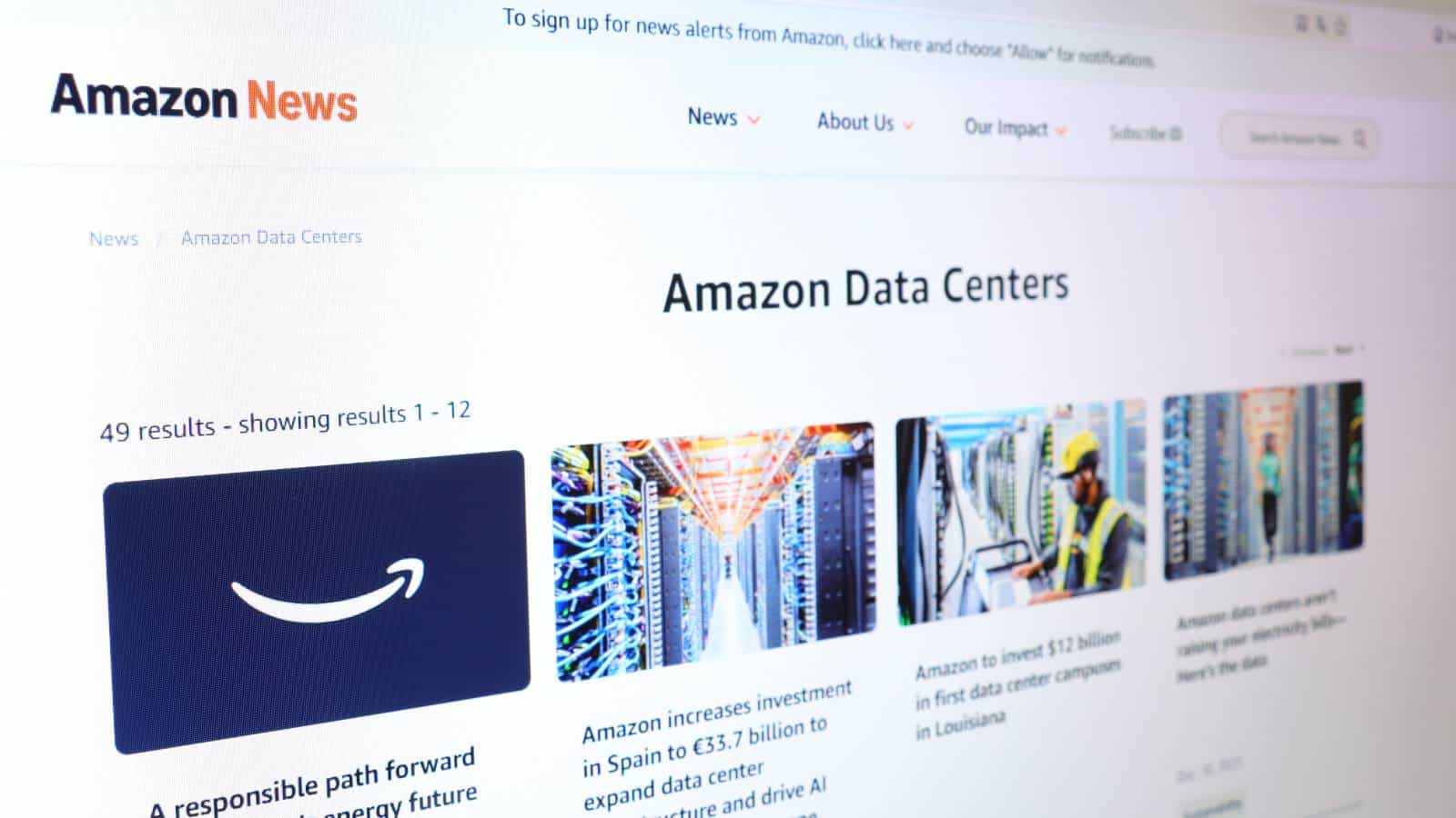 Kent, UK, - March 6, 2026: Computer screen displaying an editorial webpage about Amazon data centers. Online news article for business technology concept.