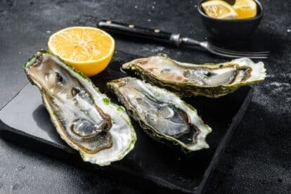 Open oysters with lemon