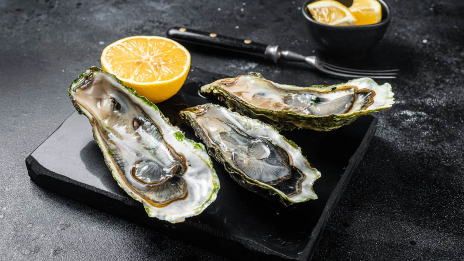 Open oysters with lemon